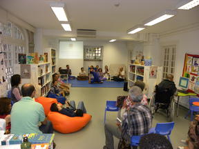 Kirtana na Biblioteca Corucheus